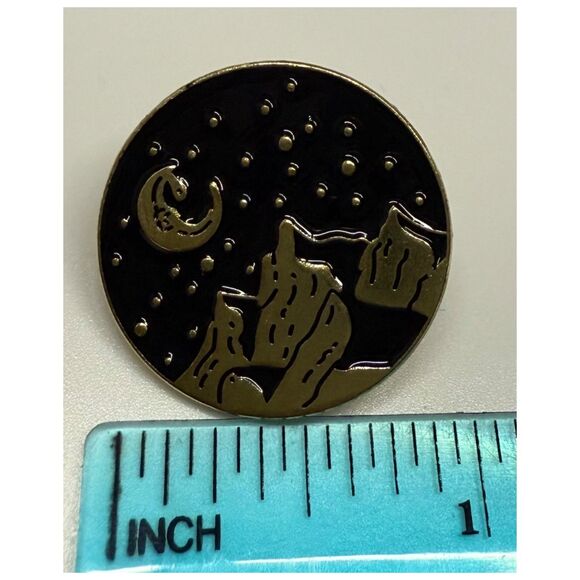 Outdoors Mountain Half Moon & Cliff Metal Enamel Pin - Picture 2 of 2